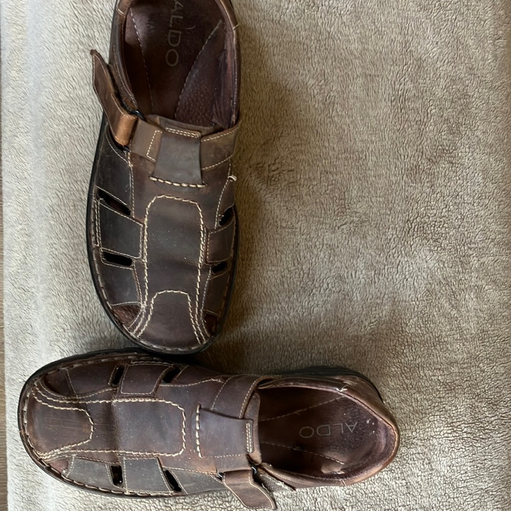 Men’s ‘Aldo’ brand leather sandals.
